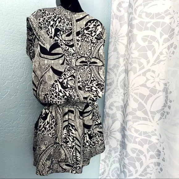 ANGL Black & Cream Abstract Pribt Surplice Short Romper Size Small - Picture 12 of 15